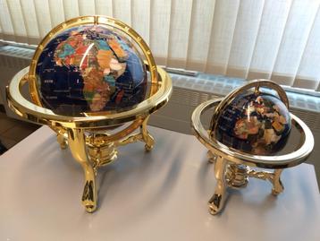 Wereldbol in half-edelsteen  beschikbaar voor biedingen