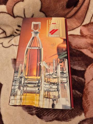 5 delige Whisky set van een karaf met deksel en 4 glazen beschikbaar voor biedingen