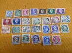 Vintage 26 timbres sur Elisabeth II état voir les 3 photos, Timbres & Monnaies, Timbres | Amérique, Affranchi, Enlèvement ou Envoi