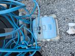 Zwembadrobot dolphin m4 doet vloer en wanden, Ophalen