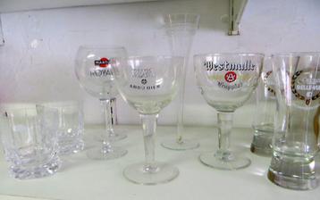 diverse drinkglazen beschikbaar voor biedingen