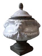 stenen leeuwenkop "urne met deksel"., Antiek en Kunst, Curiosa en Brocante, Ophalen
