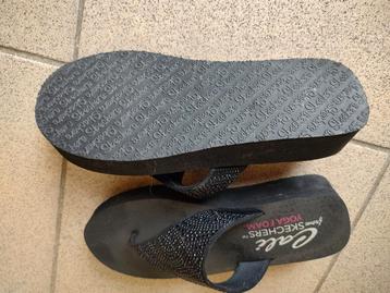 skechers teenslippers beschikbaar voor biedingen