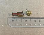 Pin’s helicopter rouge., Ophalen of Verzenden, Zo goed als nieuw, Transport, Speldje of Pin
