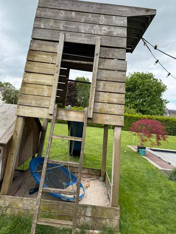 Houten speelhuisje met glijbaan, zandbak en schommel., Kinderen en Baby's, Speelgoed | Buiten | Speeltoestellen, Ophalen, Gebruikt
