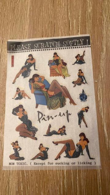 Berthet pin-up decalco stickervel, Enlèvement ou Envoi, Comme neuf