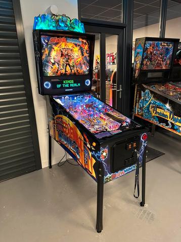 Prachtige flipperkast CGC Medieval Madness Royal Edition beschikbaar voor biedingen