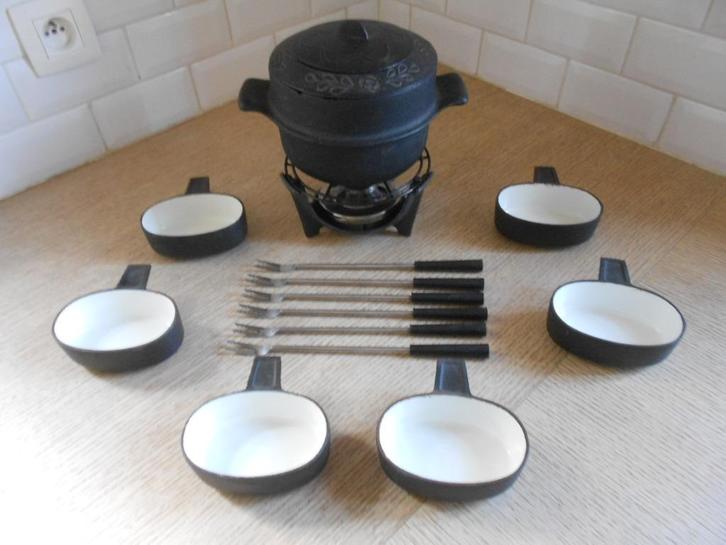 fondue + 6 gietijzeren schalen (gietijzeren braadpan), Huis en Inrichting, Keuken | Potten en Pannen, Gietijzer, Ophalen of Verzenden