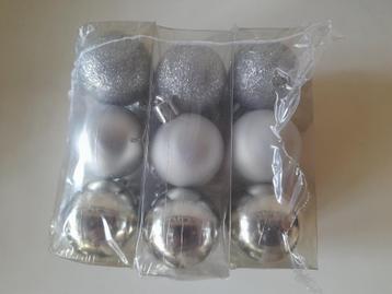 Kerstballen - set 18 stuks, zilver  tinten - nieuw beschikbaar voor biedingen