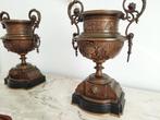 vases en bronze sur socle en marbre, Antiquités & Art, Enlèvement, Bronze