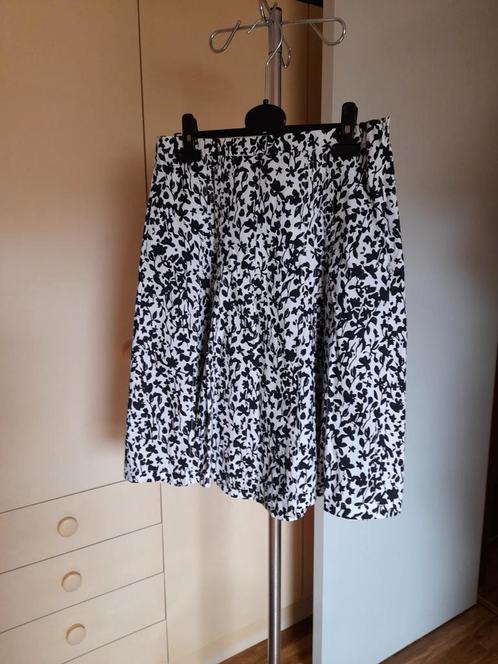 Zomerrok in Zwart en wit. Geen koerierdiensten of oplichteri, Kleding | Dames, Rokken, Gedragen, Maat 38/40 (M), Wit, Boven de knie