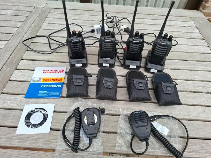 Baofeng complete set van 4 walkie-talkies als nieuw, Telecommunicatie, Portofoons en Walkie-talkies, Zo goed als nieuw, Portofoon of Walkie-talkie