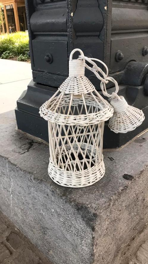 Lamp wit rotan vogelkooi, Huis en Inrichting, Lampen | Hanglampen, Gebruikt, 50 tot 75 cm, Overige materialen, Ophalen of Verzenden