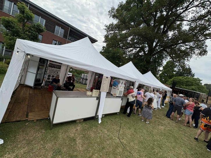 Tentverhuur van 5m x 5m + en montage inbegrepen, Hobby en Vrije tijd, Feestartikelen | Verhuur, Nieuw, Ophalen of Verzenden