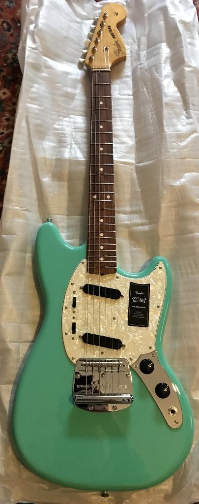Fender Mustang Vintera I 2022 NEW, Muziek en Instrumenten, Snaarinstrumenten | Gitaren | Elektrisch, Nieuw, Solid body, Fender