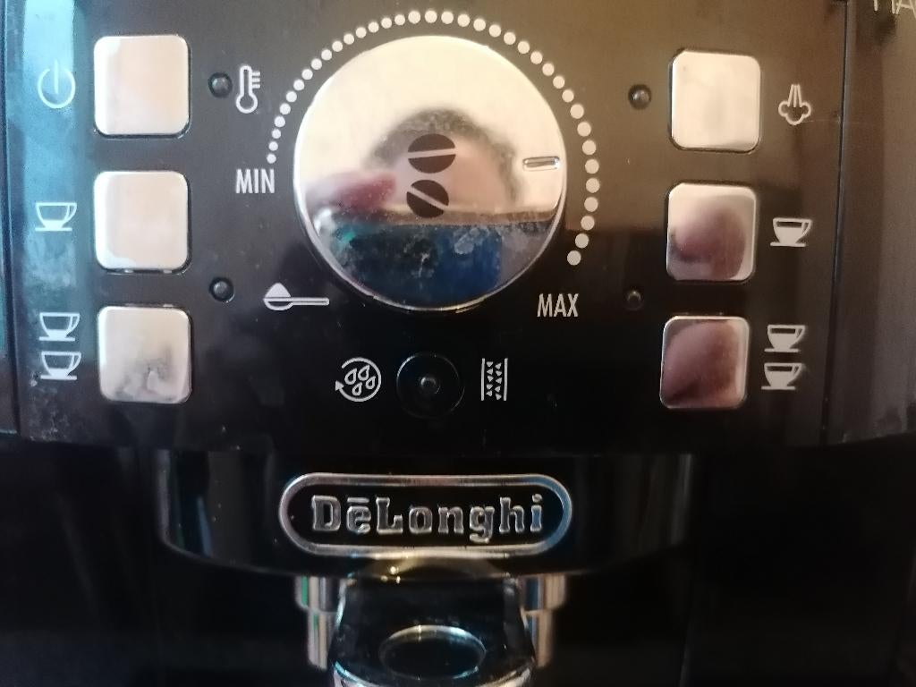 Machine à café Delonghi, Electroménager, Réservoir d'eau amovible, Combiné, Café en grains, 2 à 4 tasses