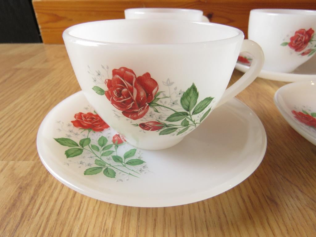 5 Tasses à Café Arcopal Roses – Blanc Rose Vert – Vintage