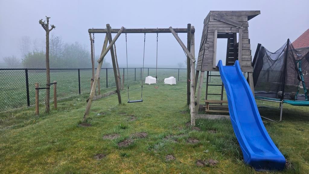 Speeltuig met schuifaf, schommel, ringen en klimtouw., Ophalen, Schommel