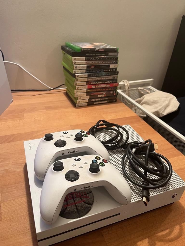 Xbox One S met 2 controllers HDMI kabel en 13 games, Games en Spelcomputers, Ophalen, Xbox One, Met 2 controllers, Gebruikt