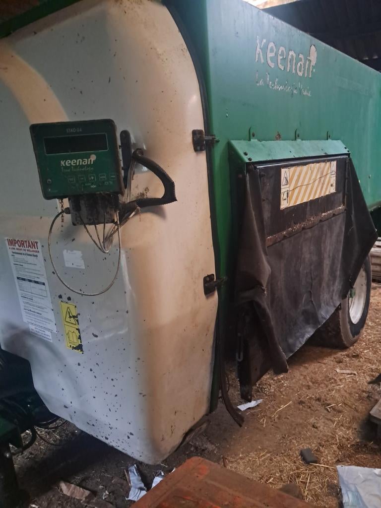 Keenan mengvoederwagen, Zakelijke goederen, Ophalen