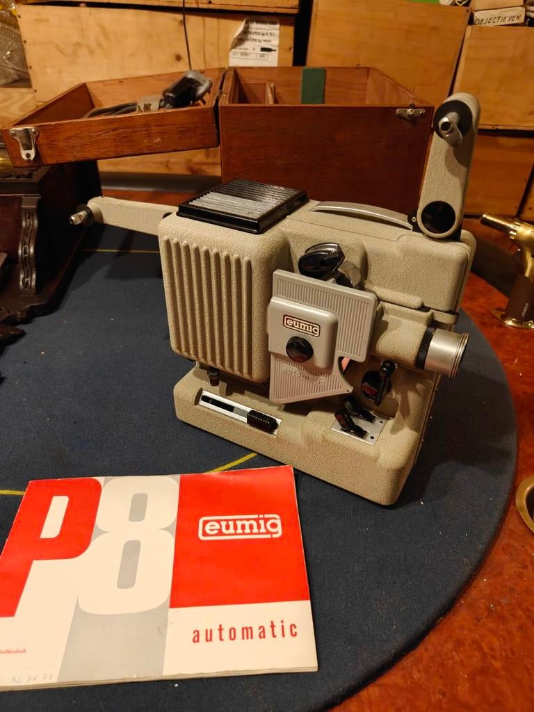 Eumig P8 Automatic 8mm Projector – Incl. Houten kist, Collections, Appareils photo & Matériel cinématographique, Enlèvement, Projecteur
