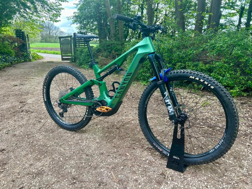 Canyon Spectral ON CF8 900 Wh M, Vélos & Vélomoteurs, Vélos | VTT & Mountainbikes, Enlèvement, Comme neuf