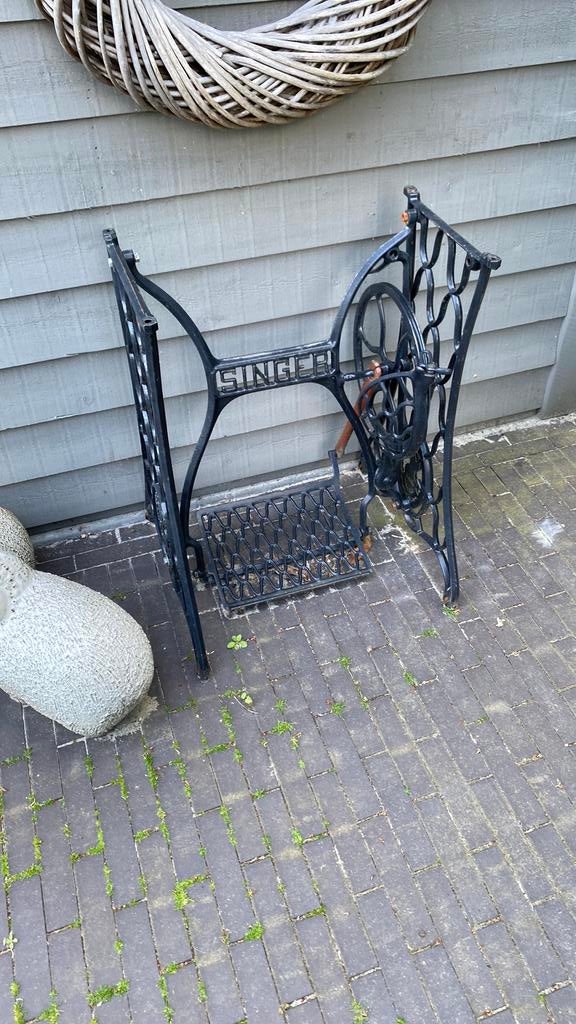 Onderstel van naaimachine, Ophalen