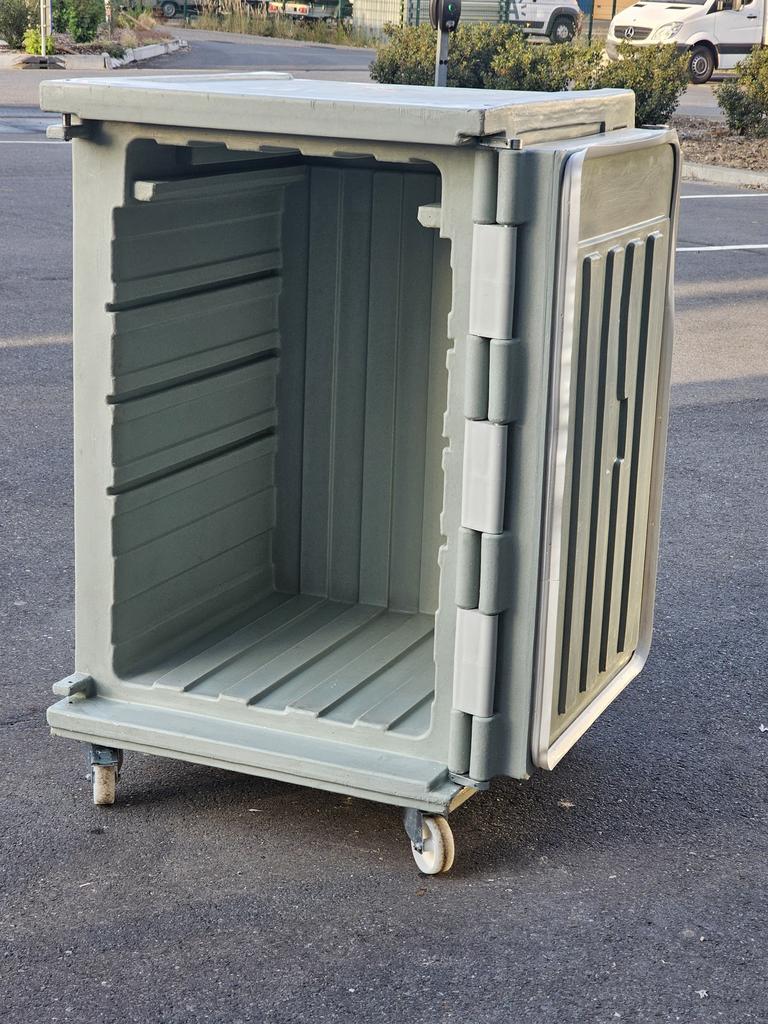 Melform Cargo 370 – geïsoleerde container op wielen, Ophalen