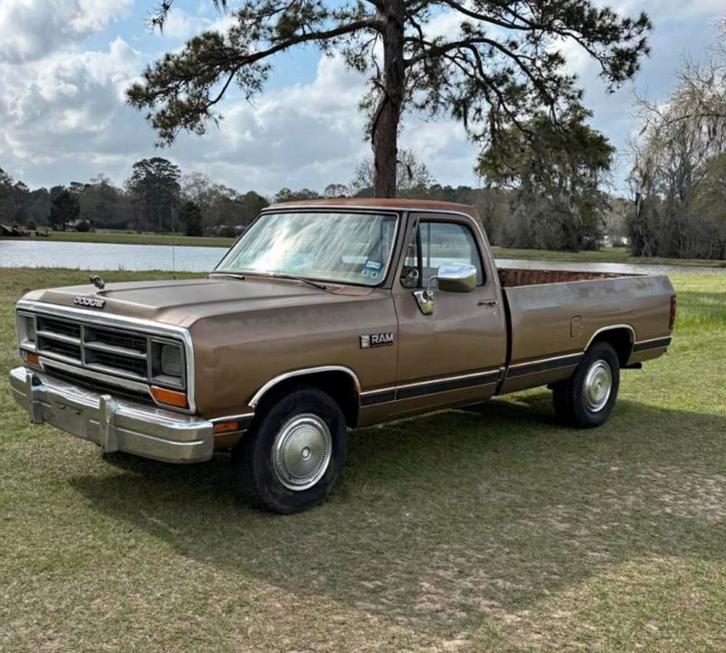 Gezocht: dodge D250 of D350 1989 - 1990 cummins diesel, Auto's, Oldtimers, Particulier, Dodge, Diesel, SUV of Terreinwagen, 2 deurs