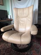 Lederen eenpersoons zetel en voetbankje., Maison & Meubles, Canapés | Sofas & Chaises Longues, Leder, Moins de 75 cm, Moins de 150 cm