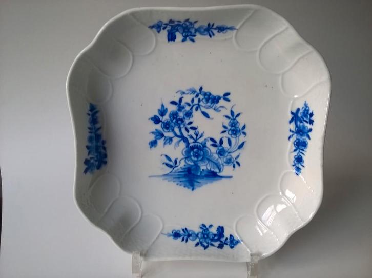 Plat en porcelaine de Tournai, Antiquités & Art, Antiquités | Porcelaine, Enlèvement ou Envoi