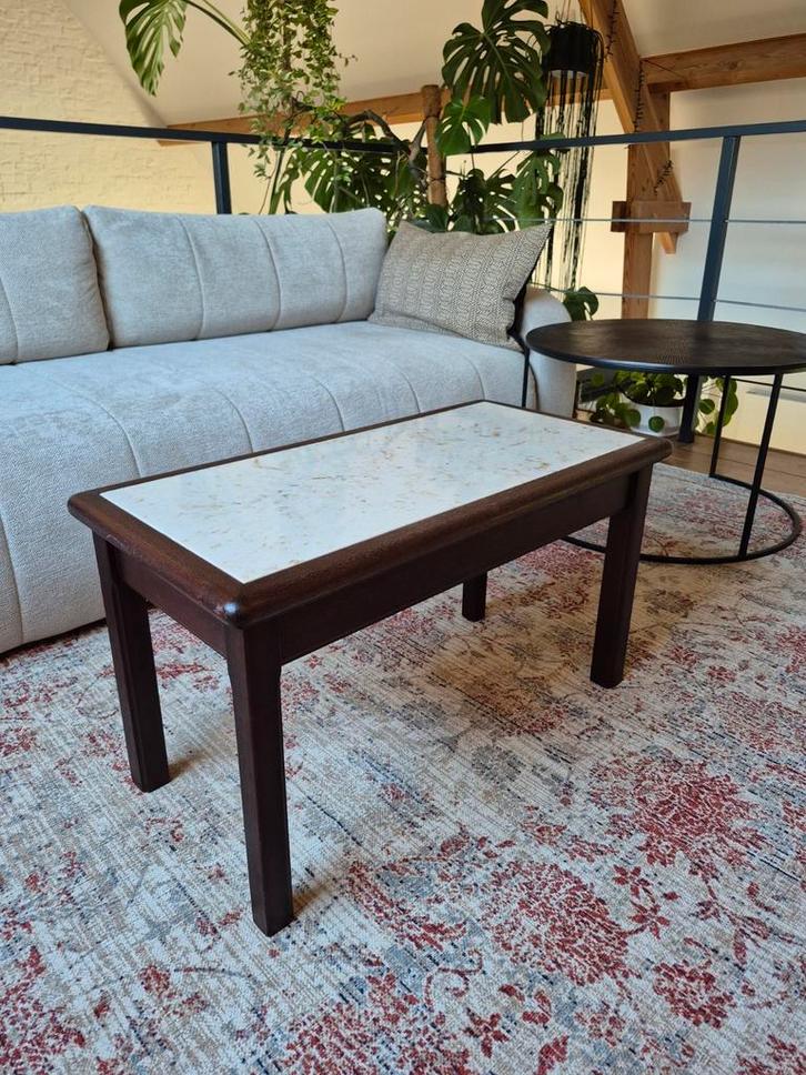 Belle table basse vintage avec plateau en marbre, Maison & Meubles, Tables | Tables de salon, Comme neuf, Moins de 50 cm, Moins de 50 cm