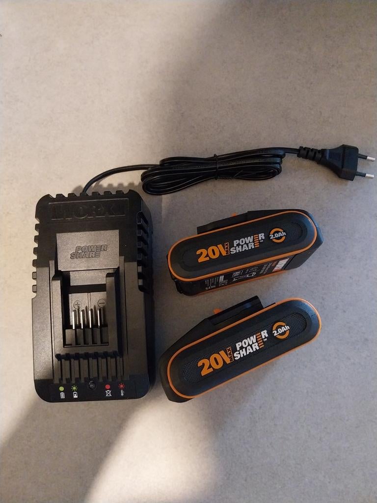 2 batterijen en lader nieuw, Ophalen of Verzenden