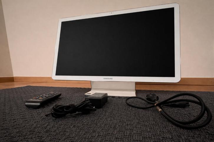 PC All‑in‑One Samsung DM700A4J, Computers en Software, Desktop Pc's, Gebruikt, 2 tot 3 Ghz, SSD, 4 GB, Met monitor, Ophalen