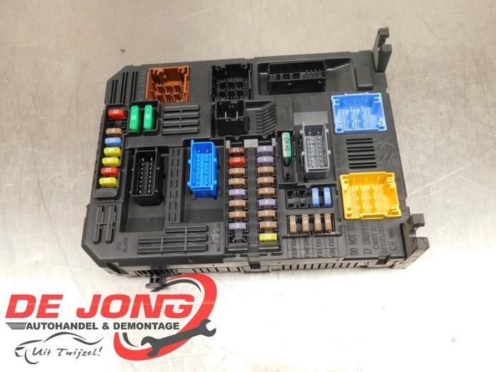 Boîte à fusibles d'un Peugeot Partner, -, 3 mois de garantie, Utilisé, -