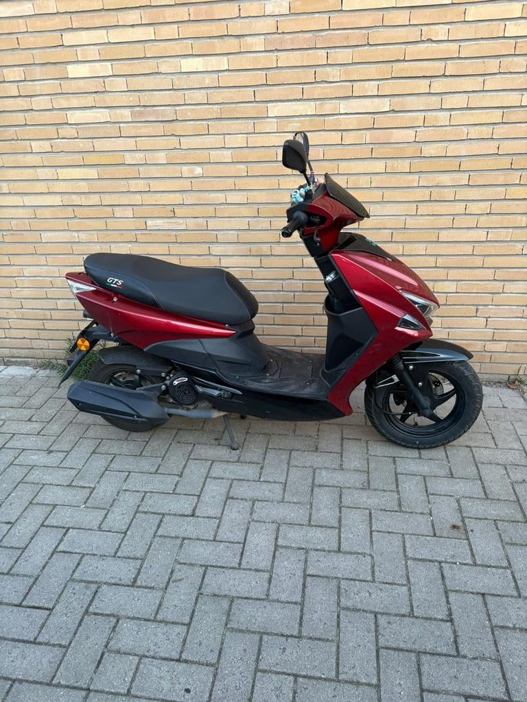 Scooter GTS siroco a klassen, Fietsen en Brommers, Snorfietsen en Snorscooters, Ophalen