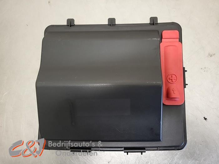 Couvercle de la batterie d'un Mercedes Vito, Autos : Pièces & Accessoires, Batteries & Accessoires, Mercedes-Benz, Utilisé, 3 mois de garantie