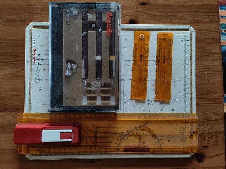 rOtring set: tekentafel, linialen, 3 Isograph tekenpennen, Hobby & Loisirs créatifs, Dessin, Utilisé, Crayon ou Feutre, Envoi