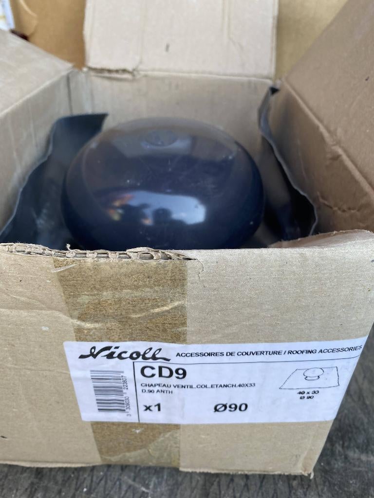 2Chapeau de ventilation avec collerette d'étanchéité Nicoll, Enlèvement, Neuf