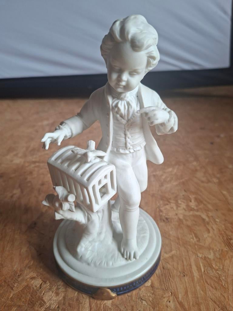 Pair of porcelain figures in excellent state., Ophalen of Verzenden, Zo goed als nieuw, Overige typen