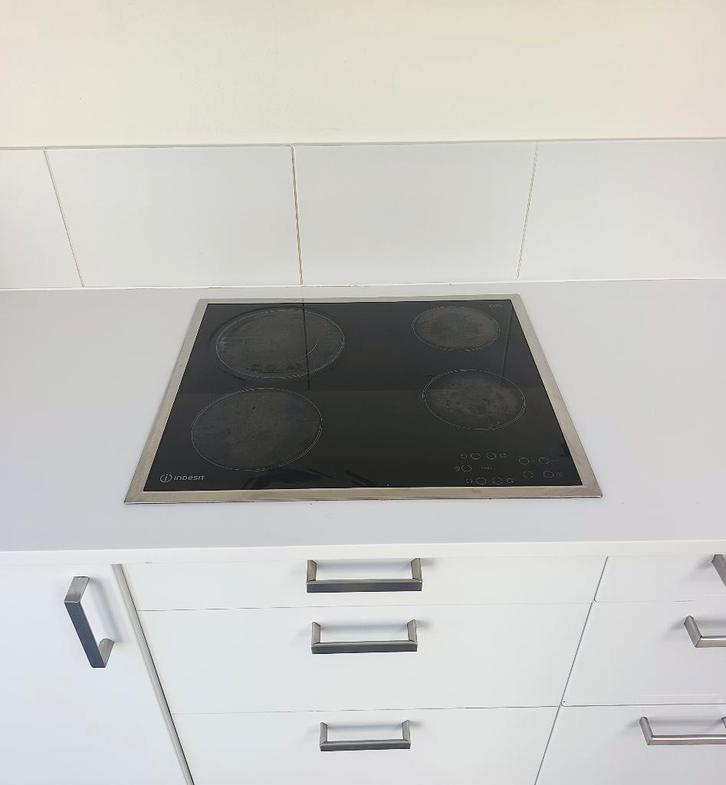 Indesit keramische kookplaat 4 zones inbouw 60 cm, Elektronische apparatuur, Kookplaten, Gebruikt, Inbouw, Inductie, 4 kookzones