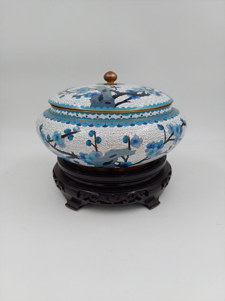 Très grande boîte chinoise en émaux cloisonnés .Chine