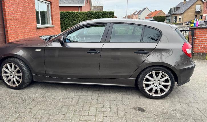 BMW 1 serie, Auto's, BMW, Particulier, 1 Reeks, Airconditioning, Benzine, 5 deurs, Handgeschakeld, Bruin, Zwart