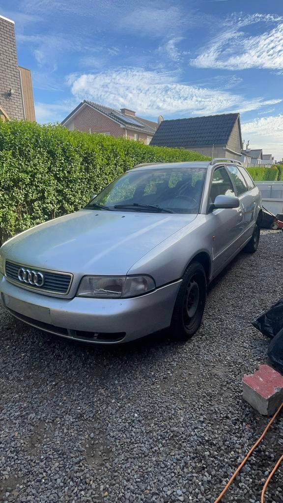 Audi A4 1.9 Diesel (1998), Auto's, Audi, Voorwielaandrijving, Zwart, A4, 5 deurs