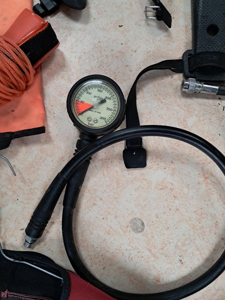 Manomètre (plongée), Sports nautiques & Bateaux, Plongée, Enlèvement, Utilisé, Autres types