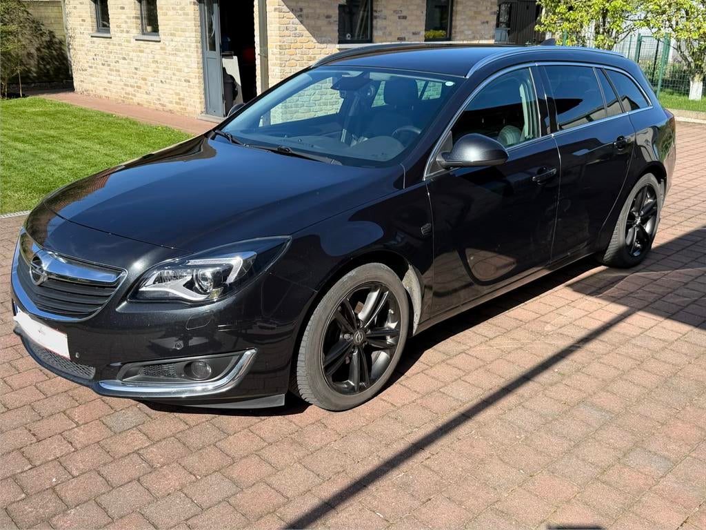 Opel insignia 1.6 cdti zwart met zwart lederen interieur, Auto's, Voorwielaandrijving, Navigatiesysteem, 4 cilinders, 1600 cc