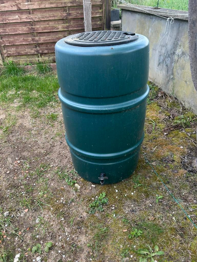 Baril récolte eau de pluie 168L, Jardin & Terrasse, Barils de pluie, 150 litres ou plus, Enlèvement, Utilisé, Avec robinet