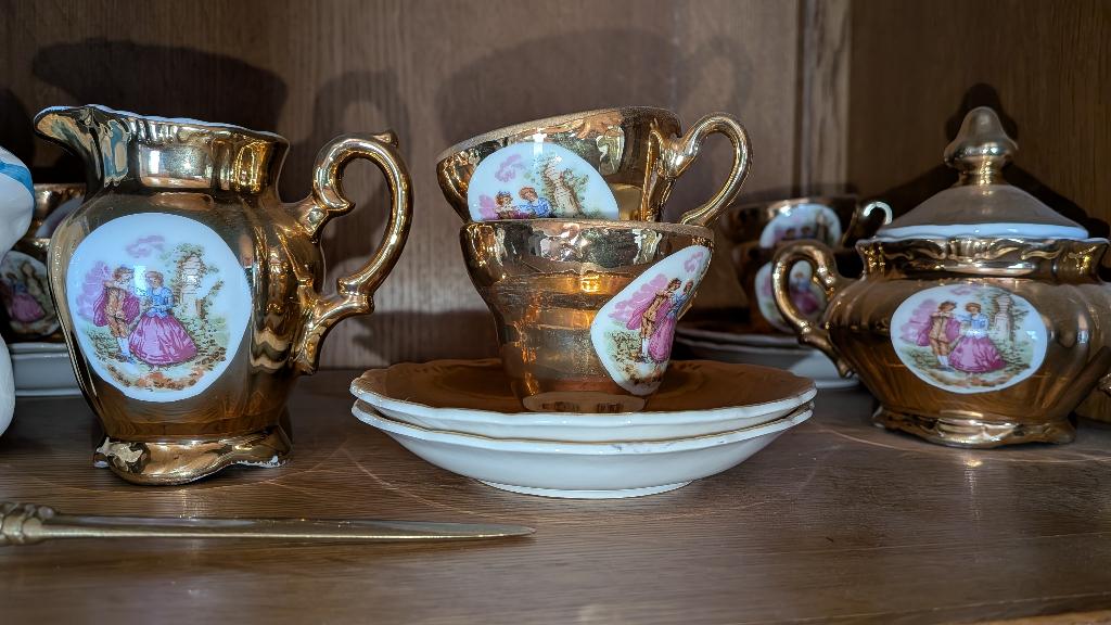 Service à café doré – scènes galantes, Antiquités & Art, Antiquités | Services (vaisselle) complet, Enlèvement