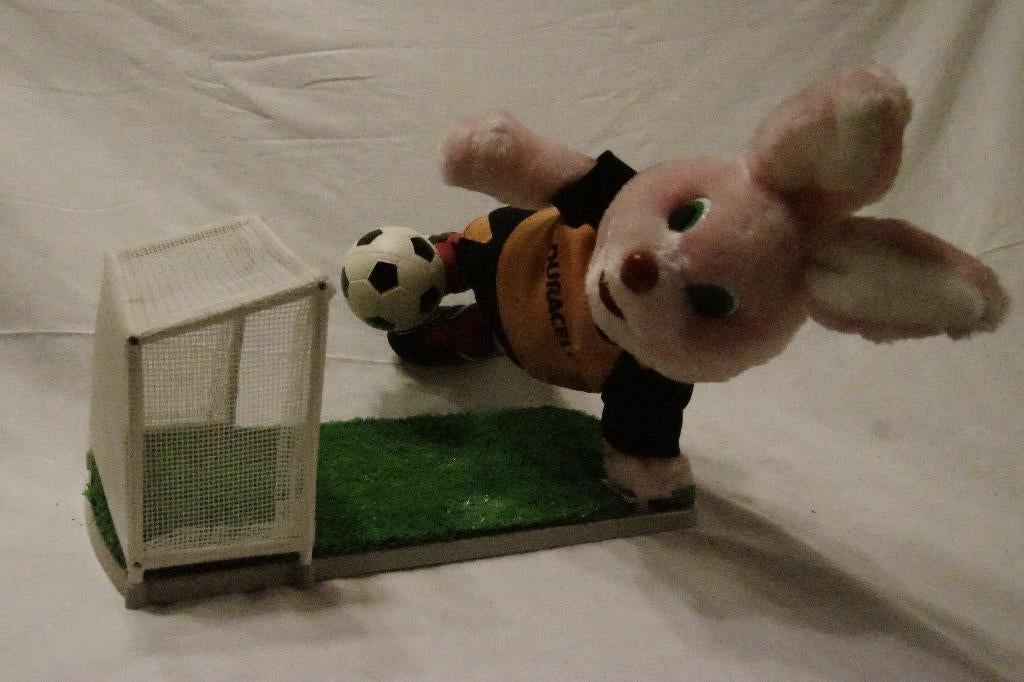 Voetballende Duracel konijnen, Ophalen of Verzenden, Zo goed als nieuw