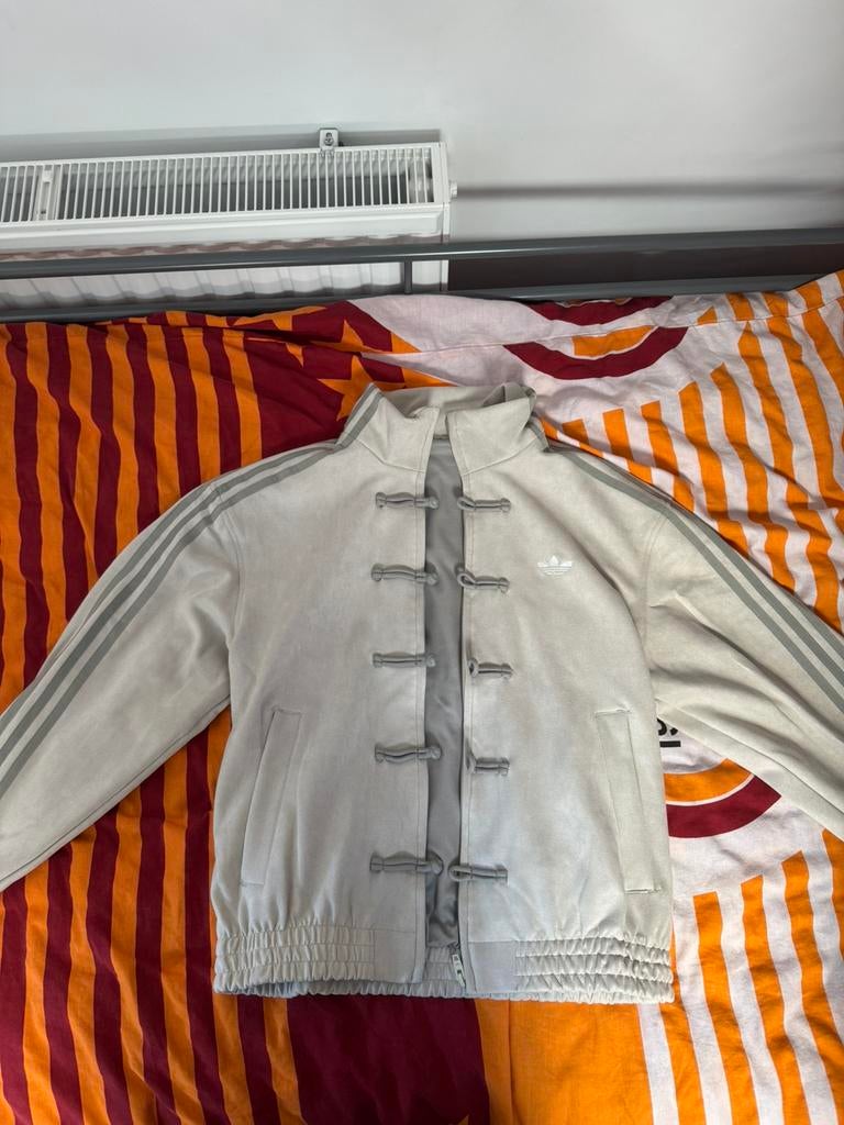 Chinese new year adidas édition limité, Vêtements | Hommes, Vestes | Été, Enlèvement ou Envoi, Neuf, Taille 46 (S) ou plus petite